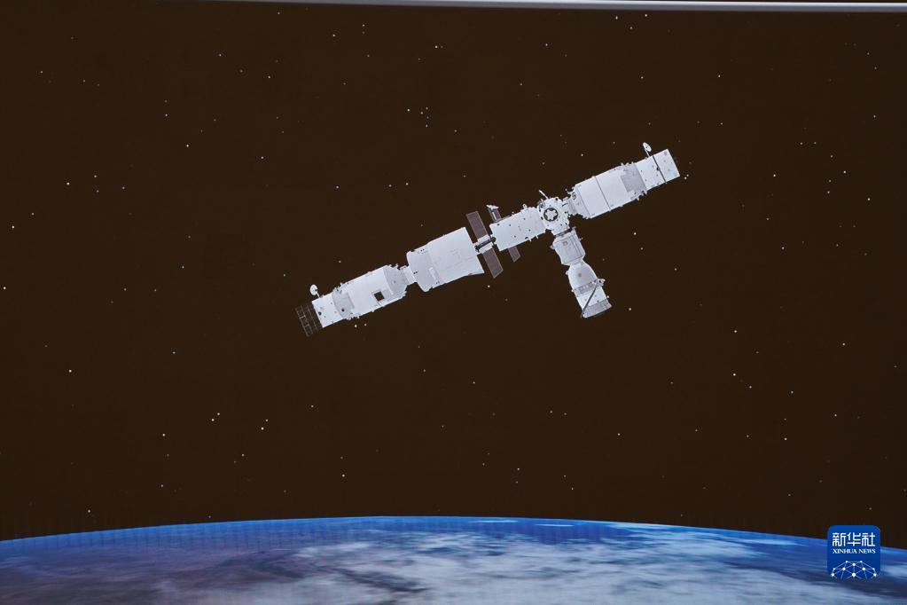 首次实现径向交会对接 “太空之吻”背后的深情