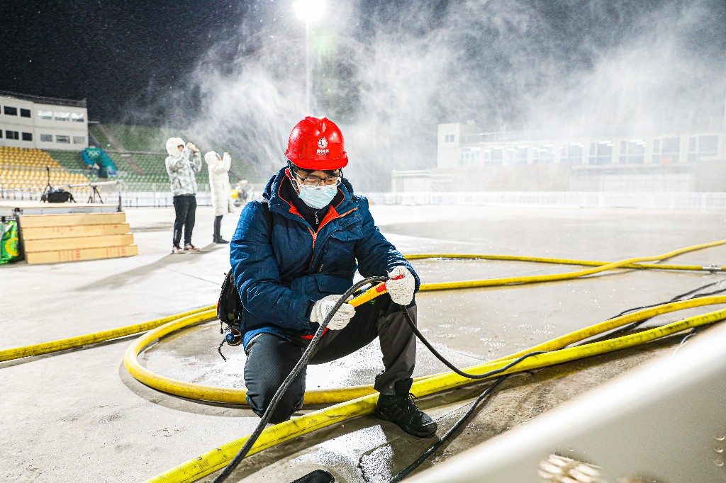 冬奥“谈球吧体育雪飞天”银装素裹 滑雪大跳台供电达赛时标准(图2)