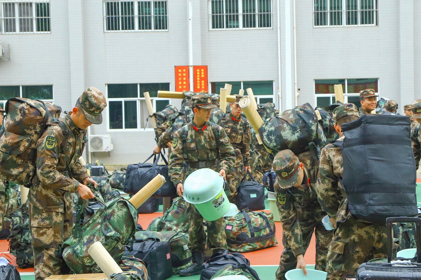 新兵请入列走近武警广西总队新兵团