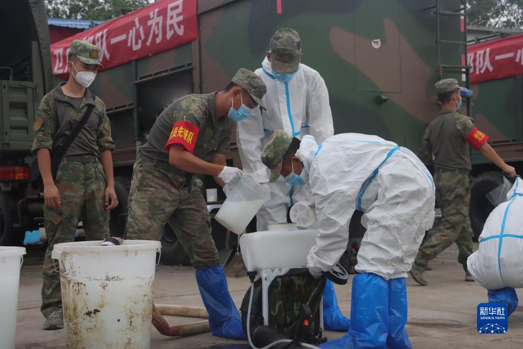 风雨中，党旗高高飘扬——解放军和武警部队广大党员奋战防汛抗洪救灾一线见闻 中国科技网 9657