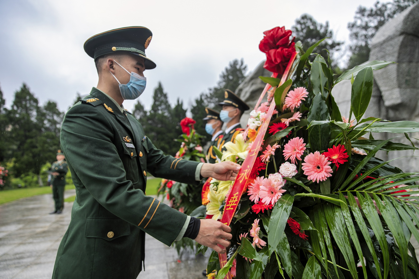 武警桂林支隊清明祭英烈軍魂永傳承